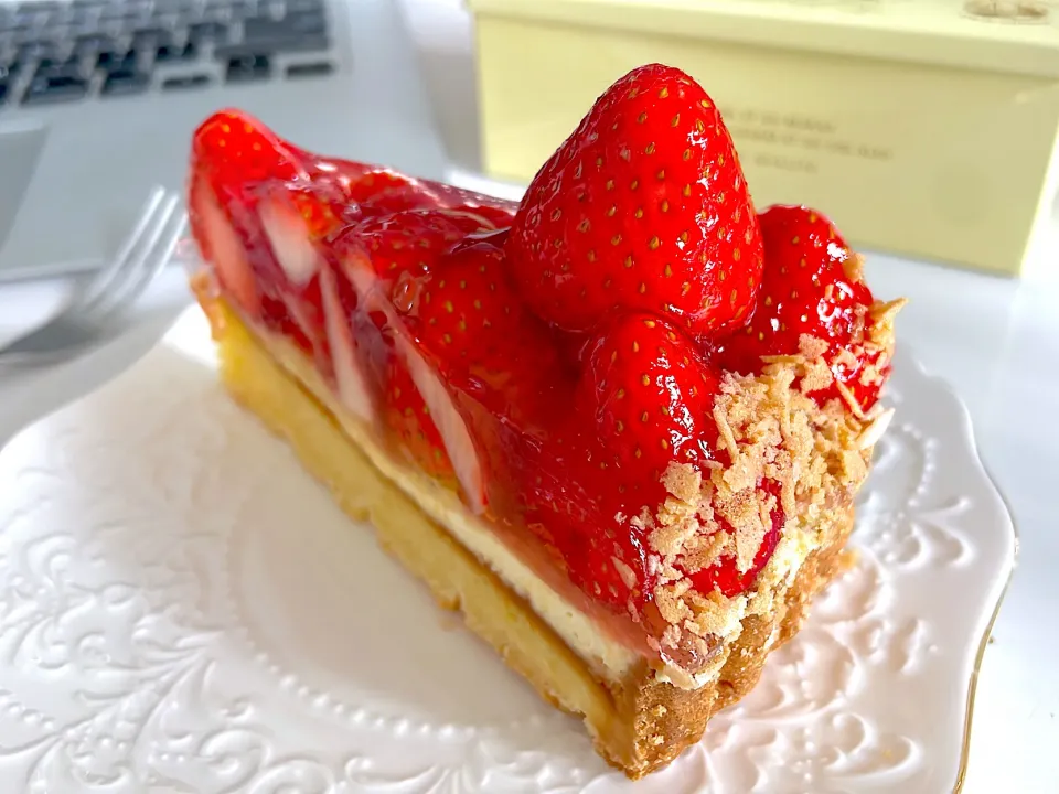 Snapdishの料理写真:いちごタルト🍓|lalapoさん