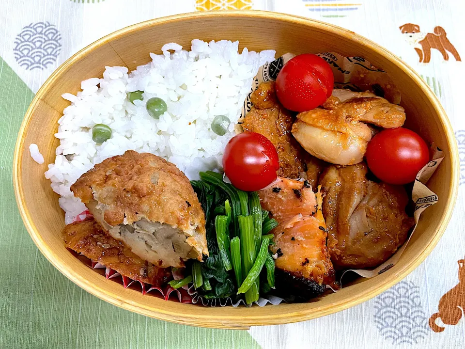 やきとり、焼鮭、練物の豆ご飯🍱|なお🅿️さん