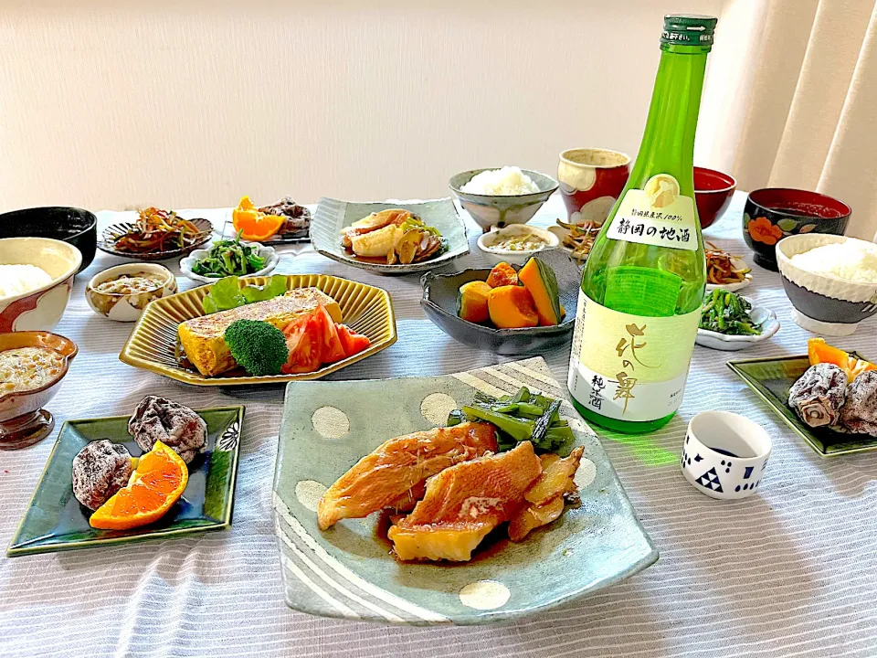 煮魚とだし巻き玉子としじみ汁の晩ごはん🍶|ゆかりさん