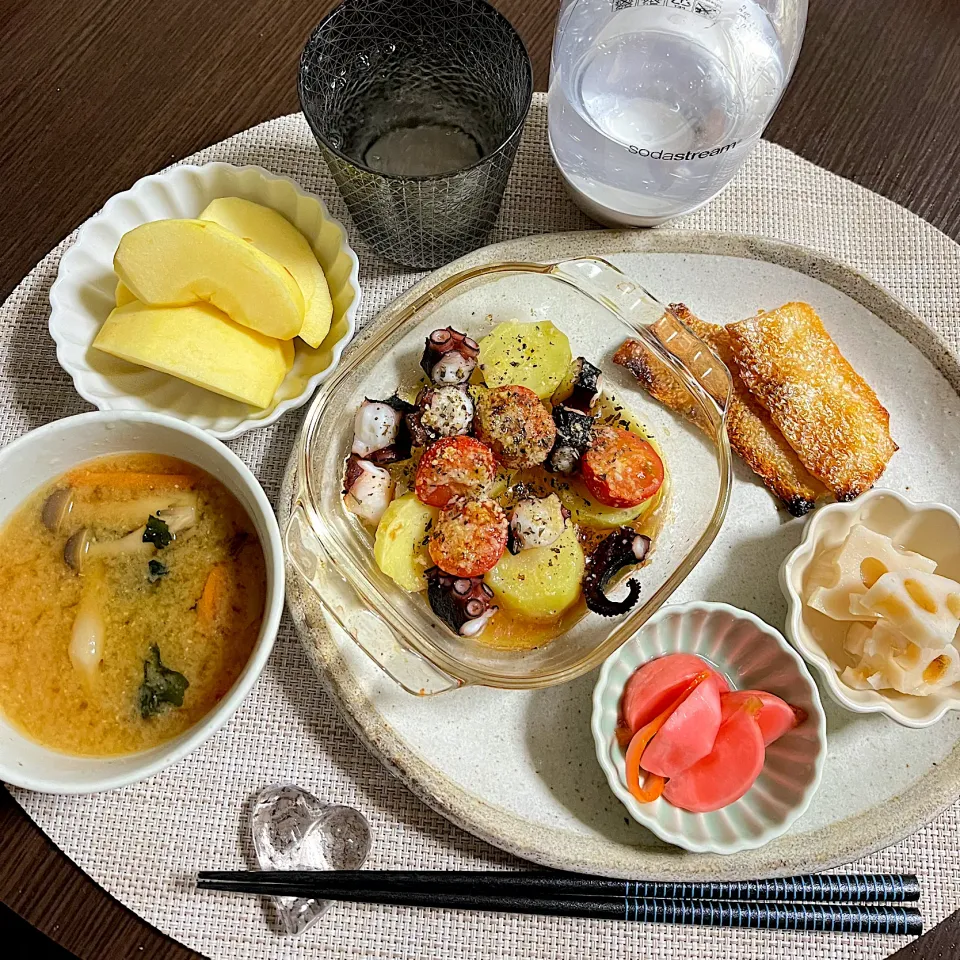 Snapdishの料理写真:1/15晩ご飯：タコとじゃがいものアヒージョ風|ななみんさん