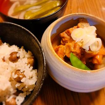 牛ハラミの味噌煮込みとむかごご飯🍚