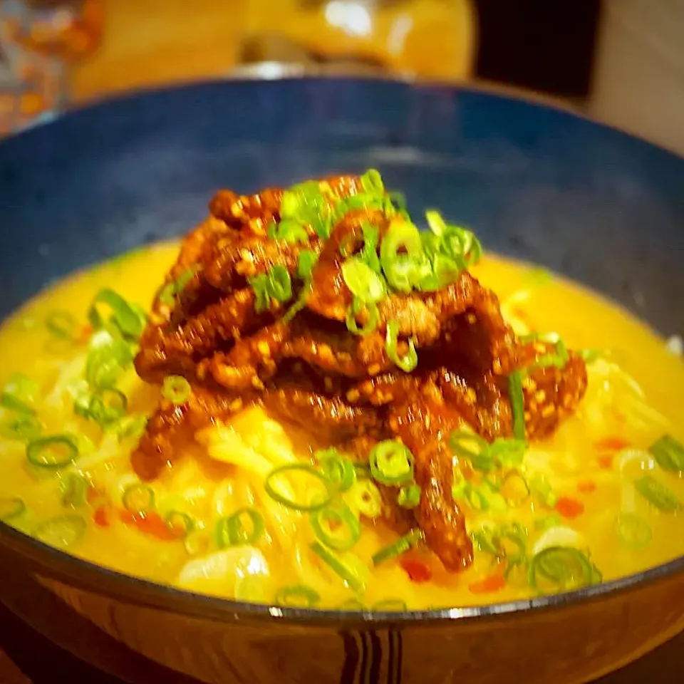 Dinner !  Dinner ! 
Crispy Sichuan Beef Strips with Toasted sesame on top of Ramen noodles 🍜 with French Potato Miso Garlic Potage Soup 
With Chives and hot oi|Emanuel Hayashiさん