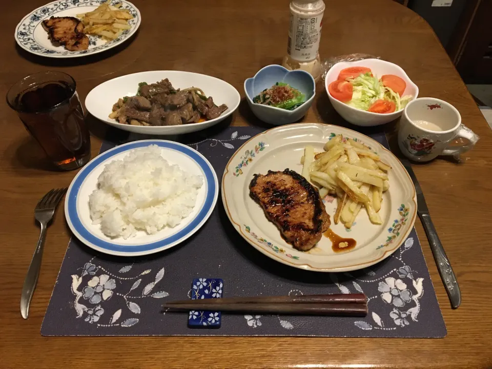 ご飯、豚肉の味噌漬け焼き、肉野菜ソテー、サラダ、小松菜のお浸し、烏龍茶、森永マミーの寒天(夕飯)|enarinさん