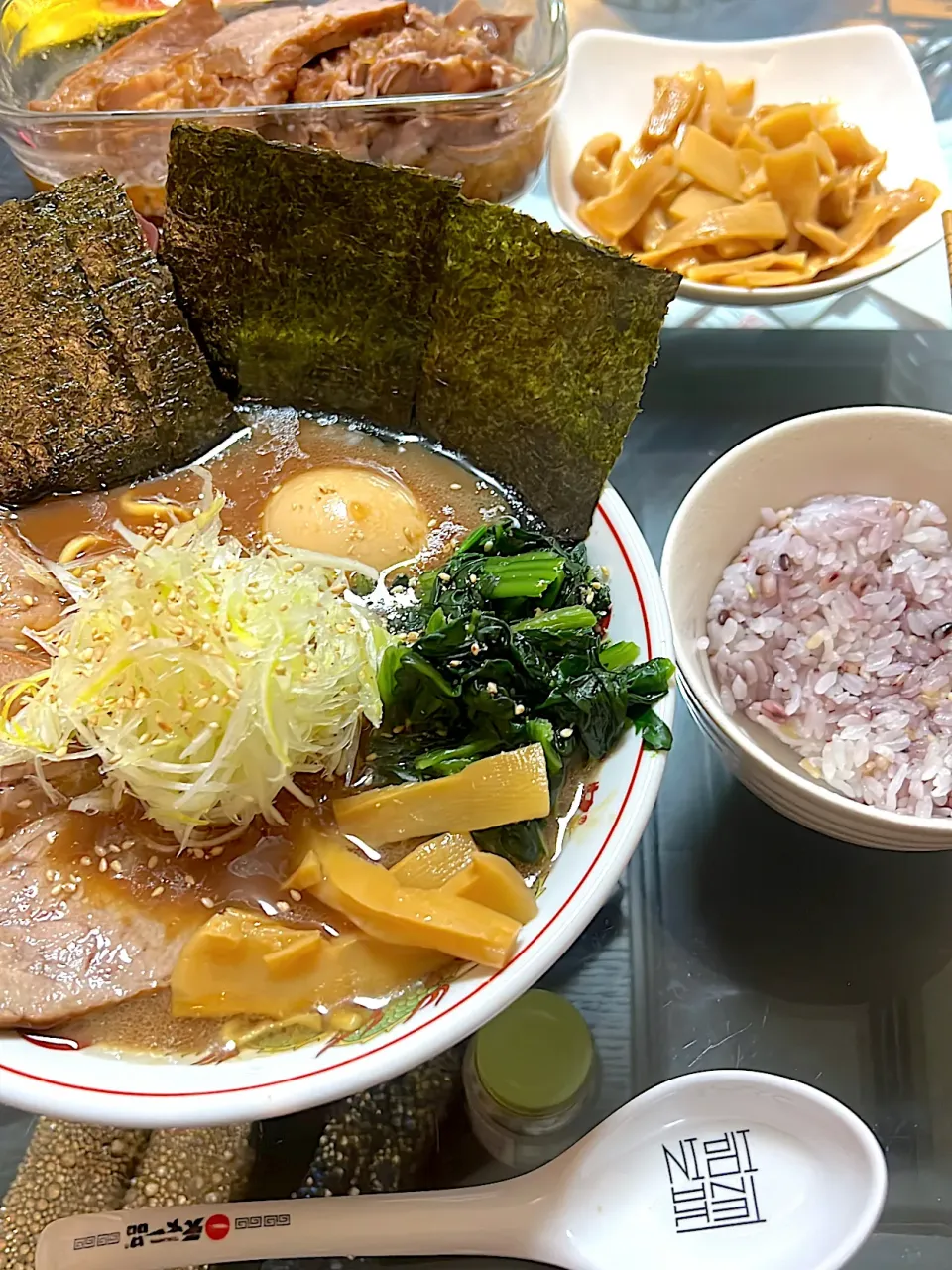 家系ラーメン ズバーン|だださん