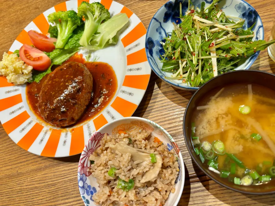 ハンバーグ　舞茸の炊き込みご飯　水菜のナムル　大根の味噌汁|あつこさん