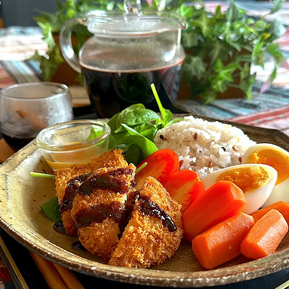 トンカツワンプレート。冷凍ですがね。|くまちゃんさん