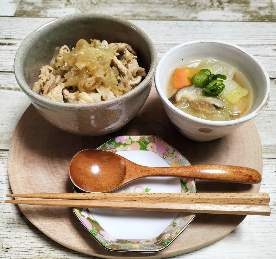 Snapdishの料理写真:玉ねぎたっぷり豚丼|りんこさん