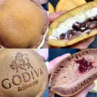 Snapdishの料理写真:ローソンのどらもっち(ノーマル、GODIVA)|とてぃおさん