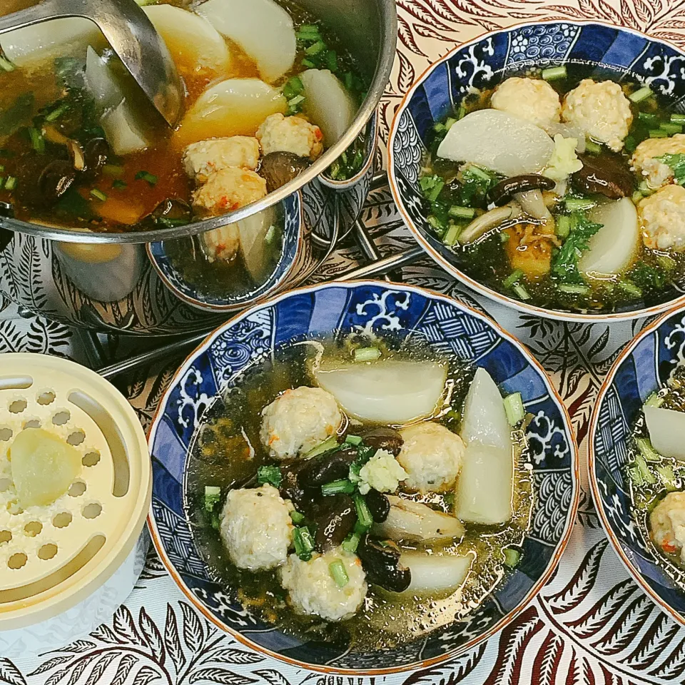 Snapdishの料理写真:カブと鶏団子のあんかけスープ|アスママさん