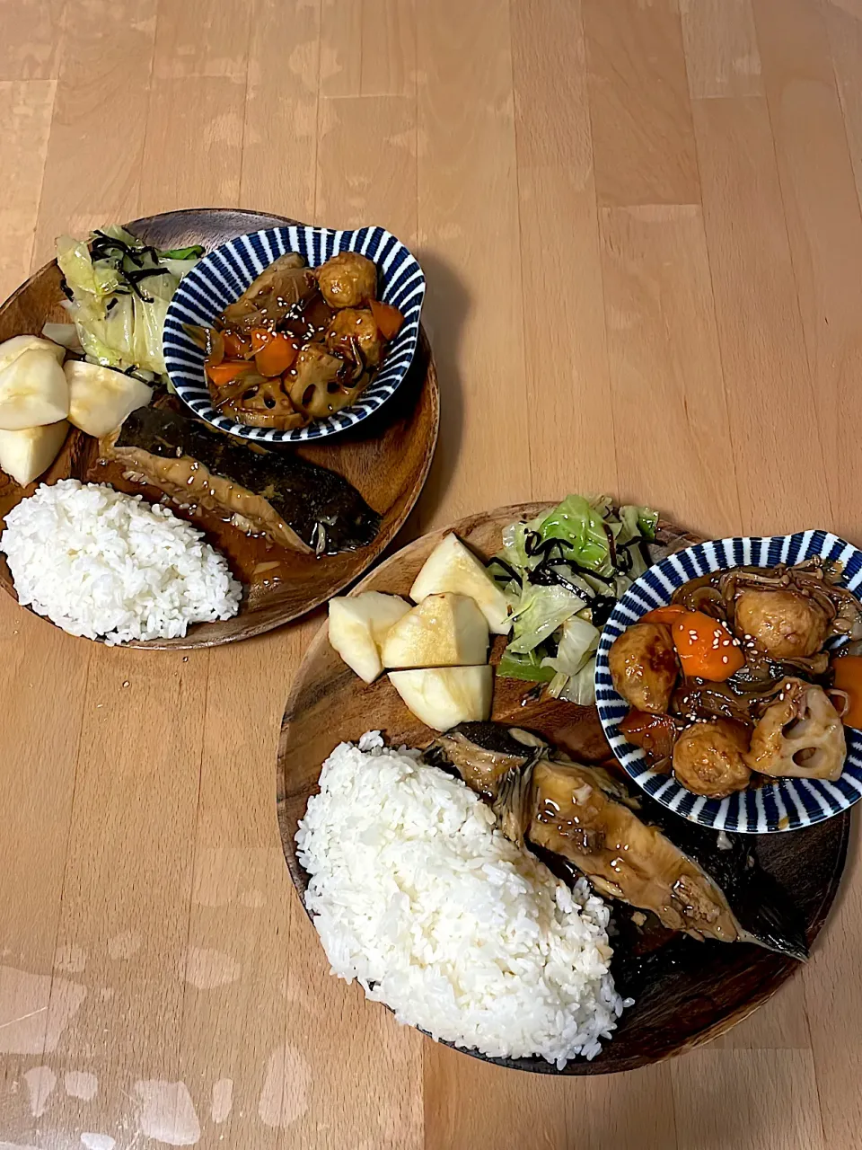 鱈の煮付け　鶏団子と野菜のバルサミコ酢餡掛け　キャベツとこんぶのごま油和え　ラフランス|そのみさん