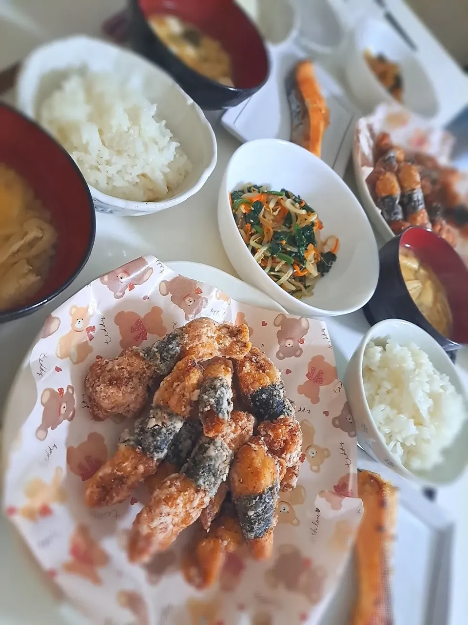 夕食(,,>᎑<,,)
むね肉海苔唐揚げ
鮭西京焼き
ほうれん草と人参ともやしナムル
お味噌汁(豆腐、ワカメ、油揚げ)|プリン☆さん