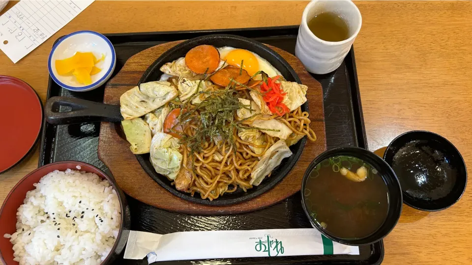 おしゃれさんの焼そば定食|Morito Kamiyaさん