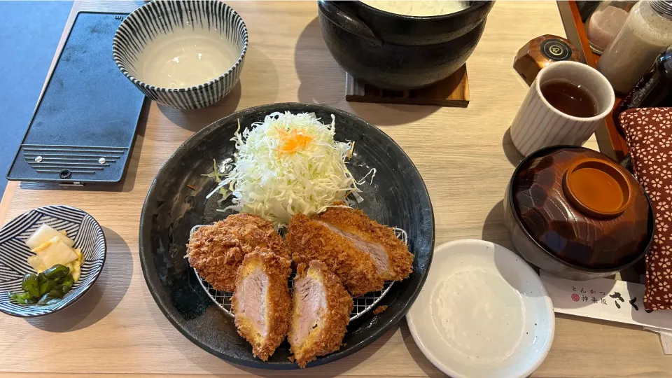 とんかつ神楽坂さくらさんのヒレカツ定食|Morito Kamiyaさん