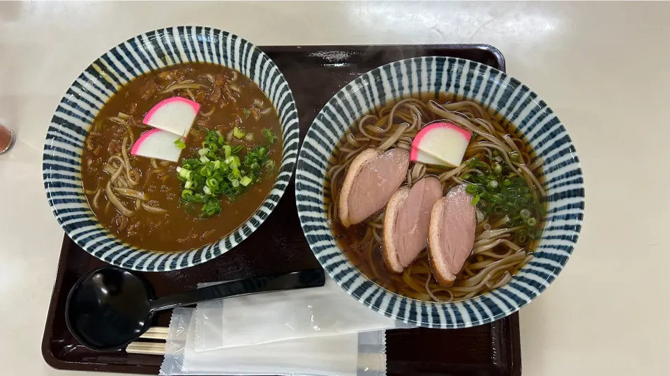 秋葉神社参拝あとの秋葉茶屋さんのカレーそばと合鴨そば|Morito Kamiyaさん