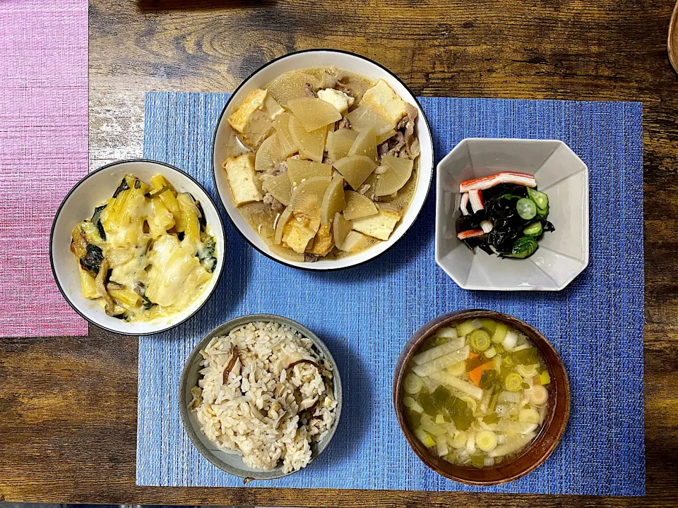 ゴボウ炊き込みご飯　きゅうりとカニカマの酢の物　厚揚げと豚肉の煮物　残り物のグラタン|♡misaki♡さん