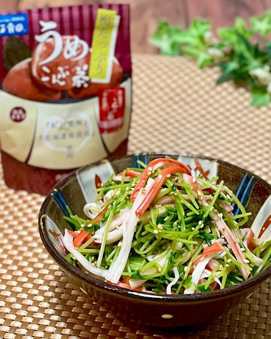 カニカマと豆苗のこぶ茶和えを梅たっぷりうめこんぶ茶で♪|あゆさん