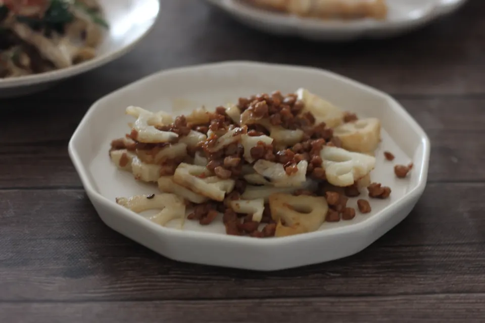 蓮根と大豆ミートのピリ辛炒め|ちいさなしあわせキッチンさん