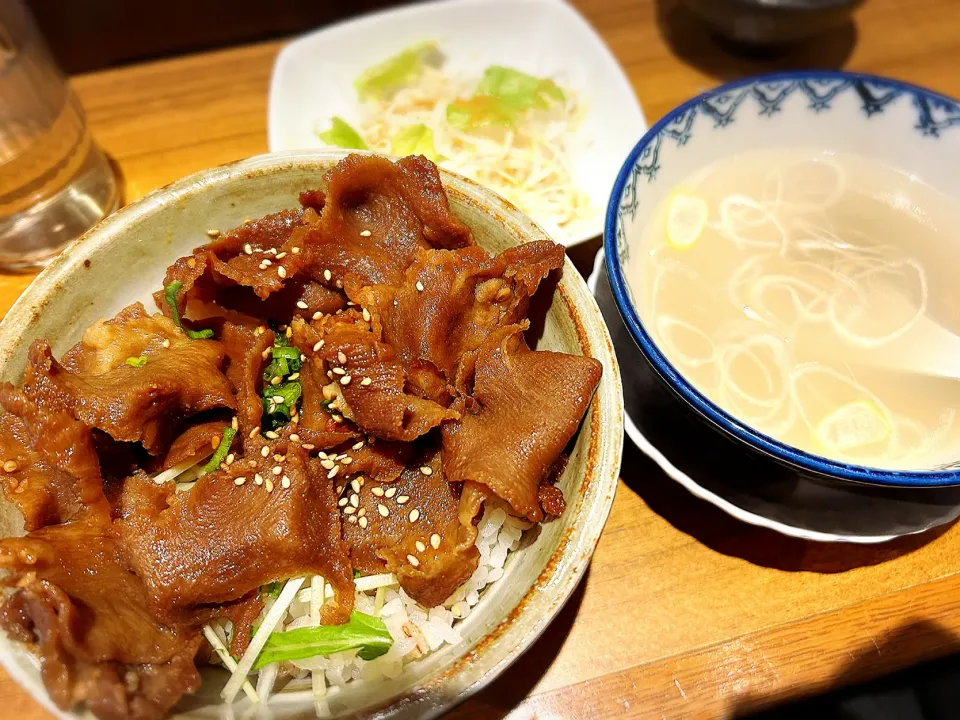 Snapdishの料理写真:薄切り牛たん丼セット ¥1,300|Blue Moon Caféさん