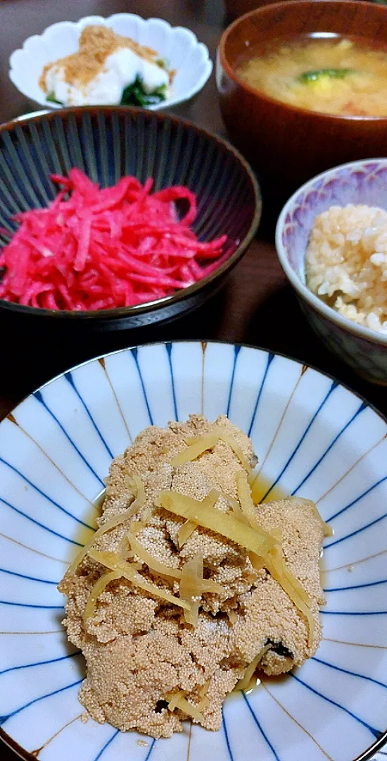 真鱈のたらこ煮
紅芯大根の甘酢和え
ほうれん草の白和え
ブロッコリーのお味噌汁|きつねさん