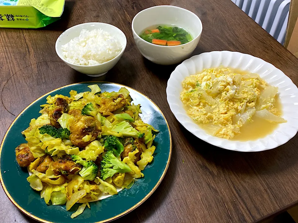 Snapdishの料理写真:みんな大好き♪鶏むね肉とキャベツのカレーマヨ炒め|しんさん