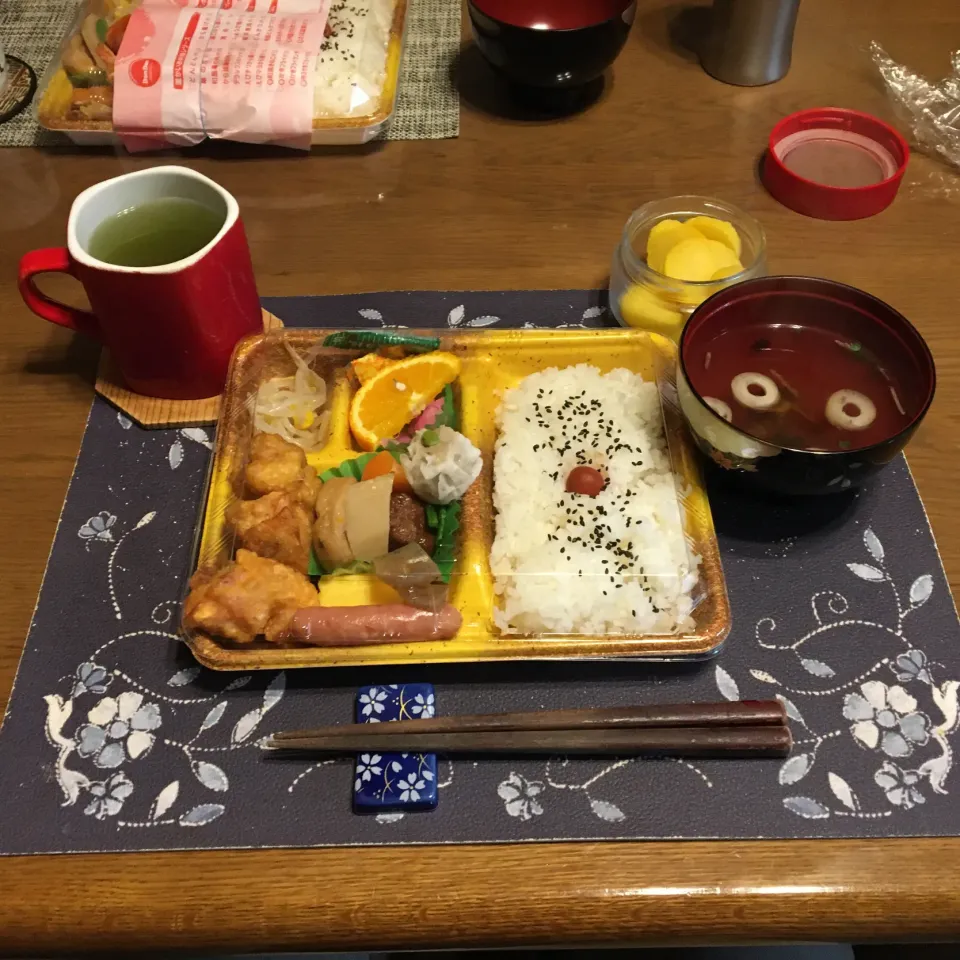 から揚げ幕の内弁当(昼飯、どんどん弁当)|enarinさん