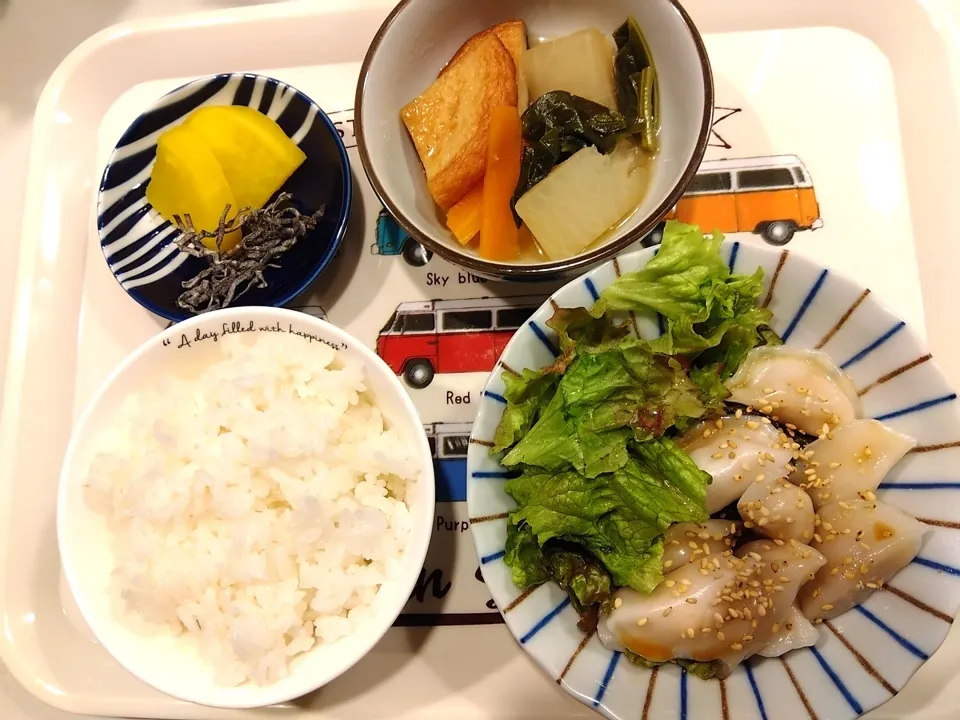 あるもので昼ご飯✨
*作ったのは大根大根葉まる天煮、
生協餃子スープの残り餃子を茹でた!|m.rafuさん