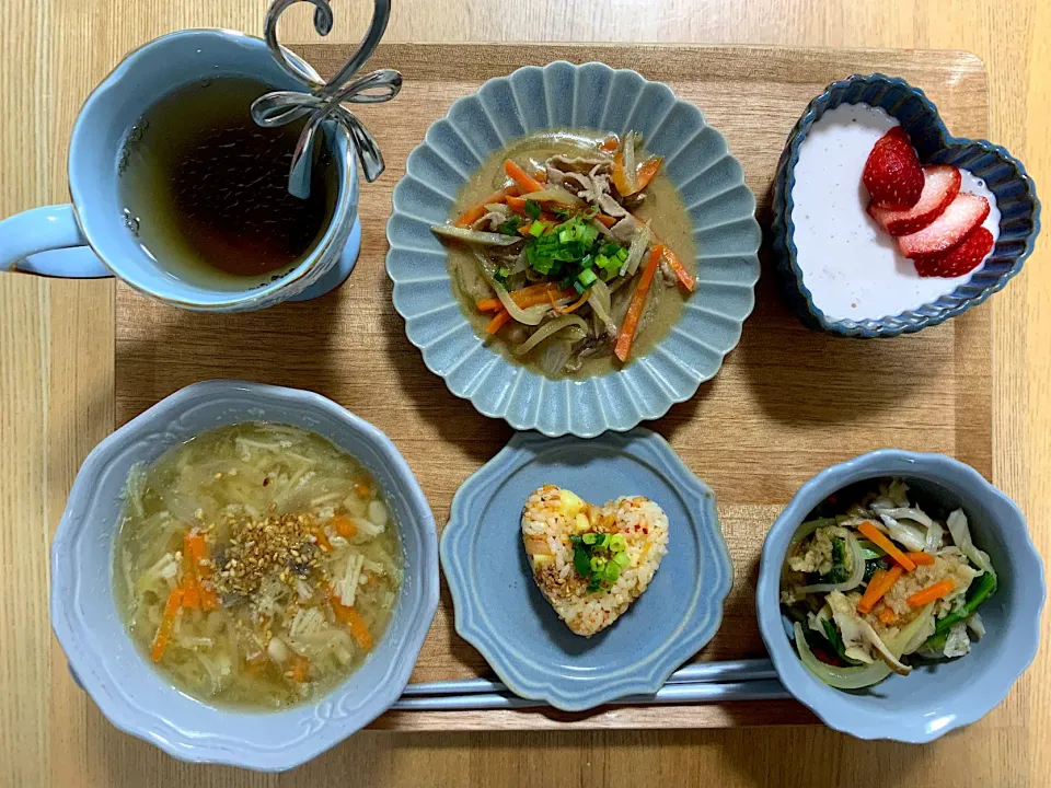 Snapdishの料理写真:牛ごぼうとお野菜の味噌煮献立♡|ekoneko❤︎さん