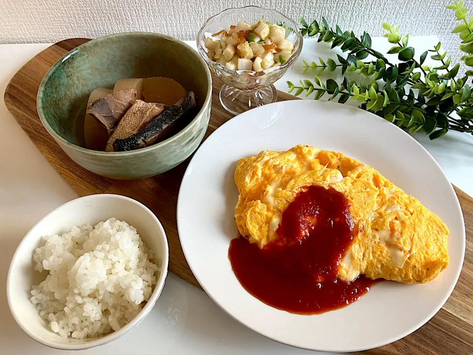 Snapdishの料理写真:＊オムレツ＆ぶり大根ランチ＊|＊抹茶＊さん