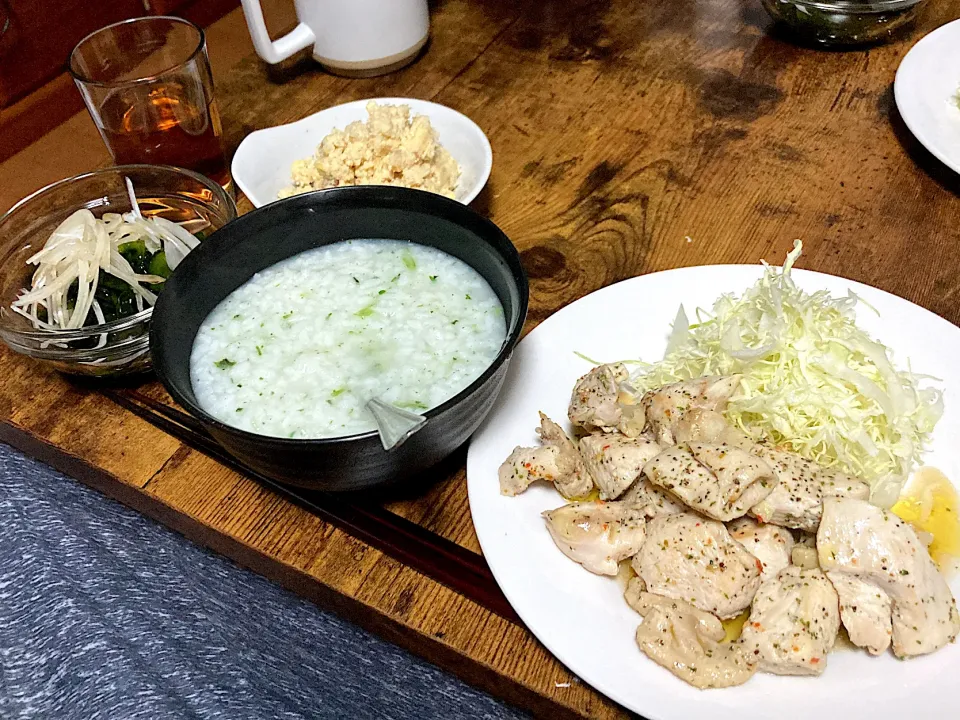 Snapdishの料理写真:お粥と卯の花と新わかめの酢の物とチキンソテー|しあぺんさん