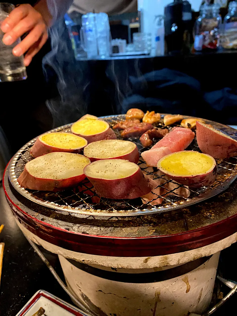 サツマイモ天国🍠の薩摩ホルモン屋で芋もある紅はるかの七輪焼きは最高😀|shikaさん