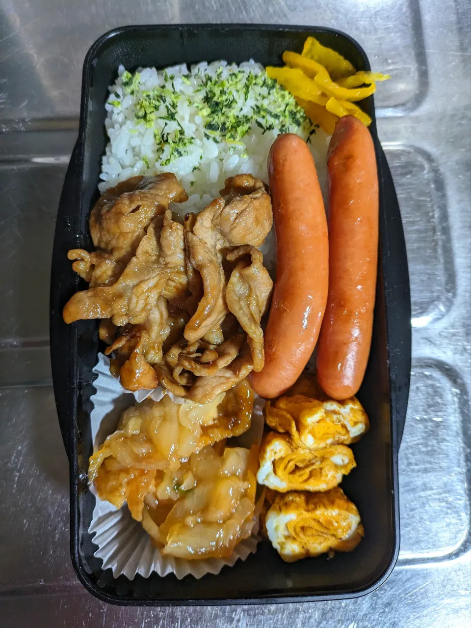 旦那弁当　2024/1/21

焼肉
ウインナー
鮭の野菜あんかけ
玉子焼き|ユキヨメ♪さん