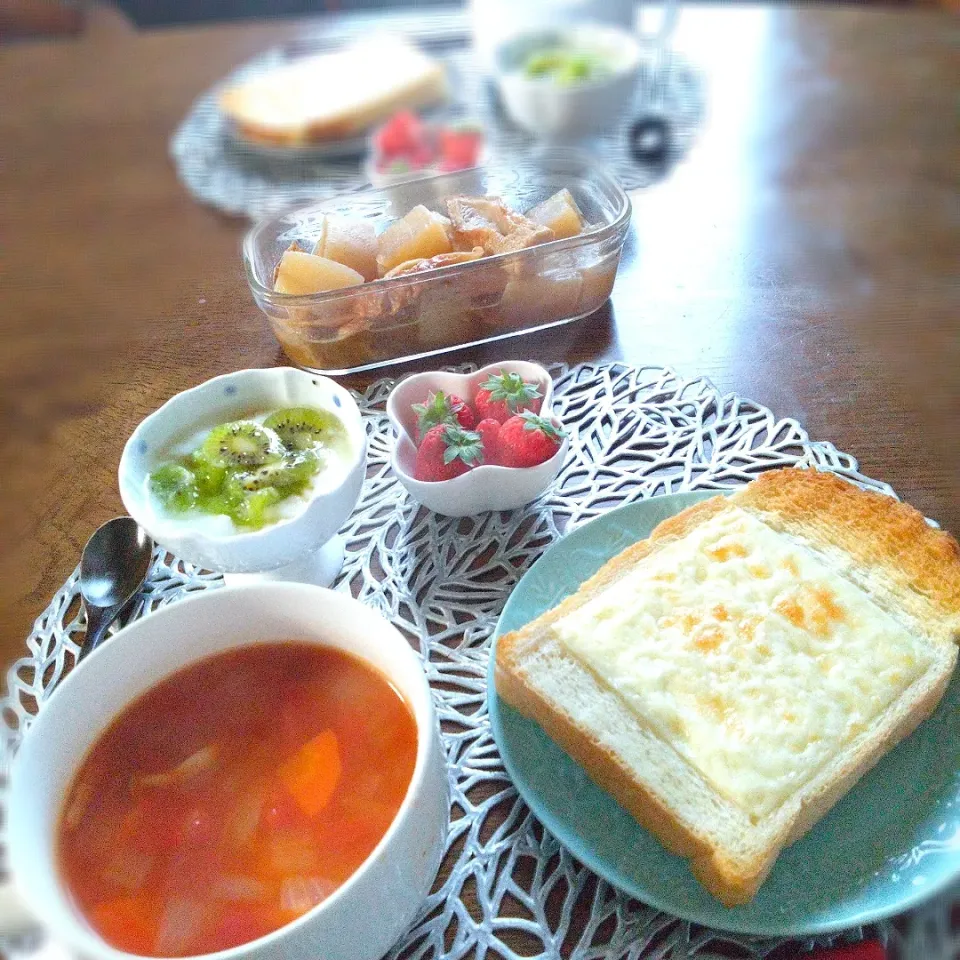 朝ごはん☔！|まめころさん