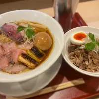 Snapdishの料理写真:【燃えよ麺助】味玉紀州鴨そば/炙りチャーシュー丼|びきたろうさん