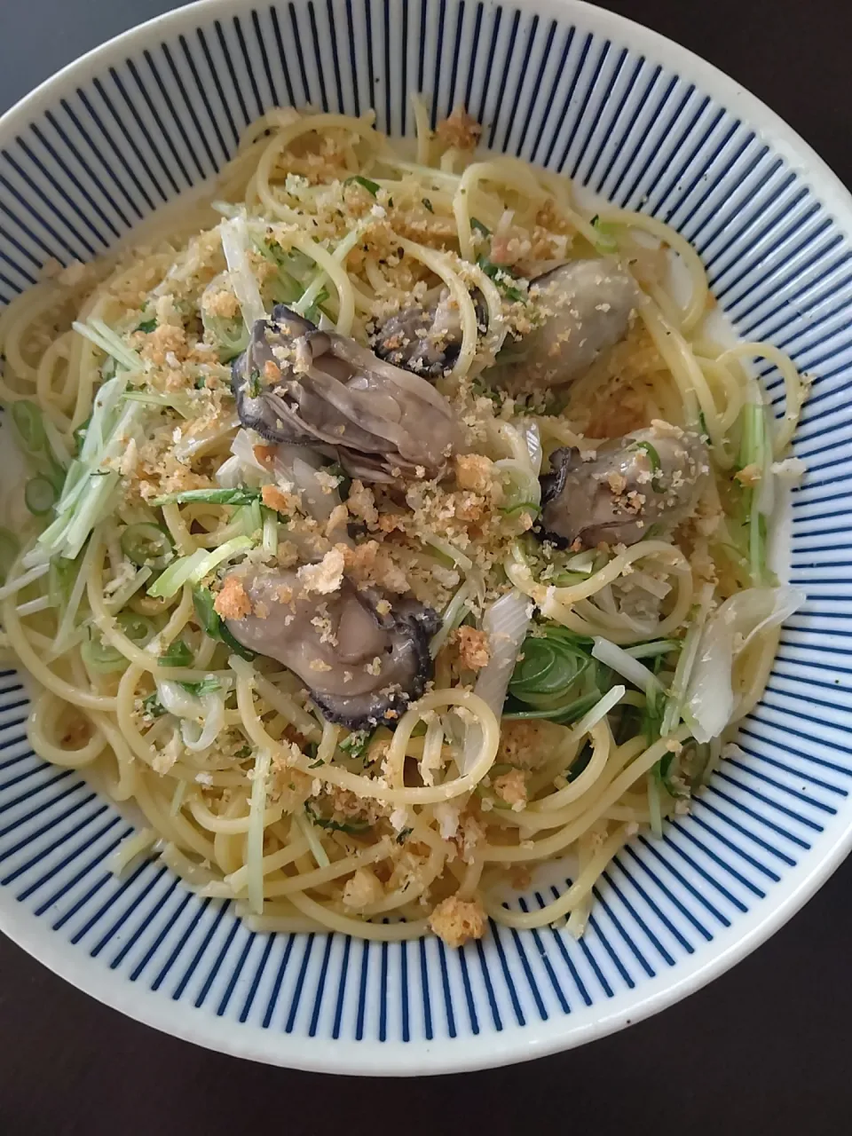 Snapdishの料理写真:牡蠣のオイル漬けと水菜でパスタ|ゆかさん