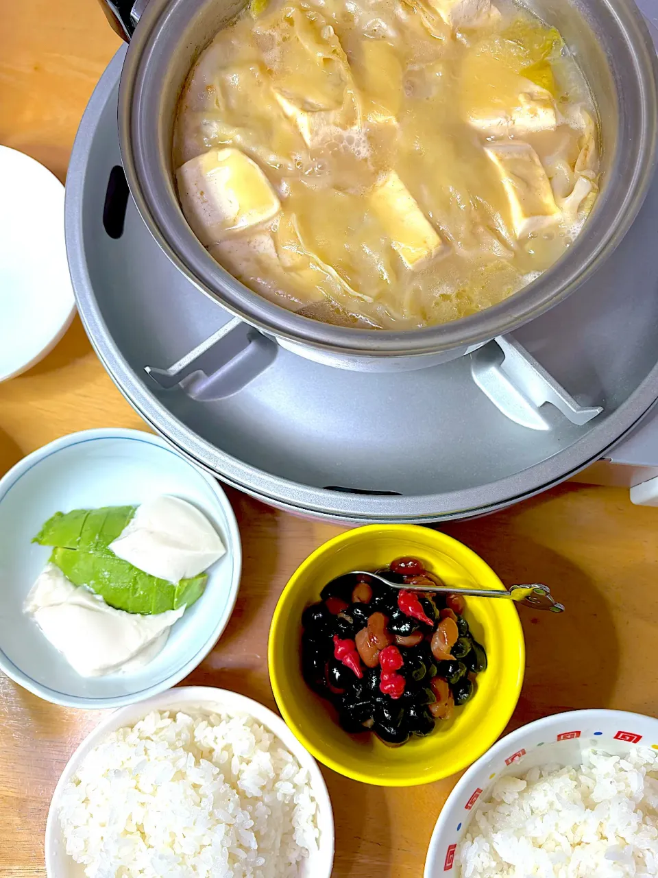 Snapdishの料理写真:味噌仕立て餃子🥟鍋♨️|Makokoさん