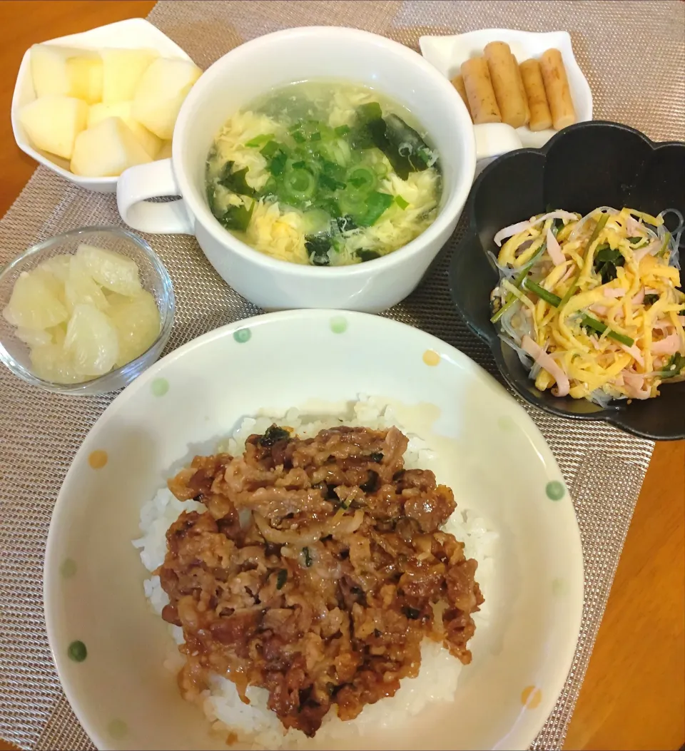 Snapdishの料理写真:☆プルコギ丼
☆中華スープ
☆中華サラダ
☆ゴボウ漬け
☆りんご
☆文旦|chikakoさん