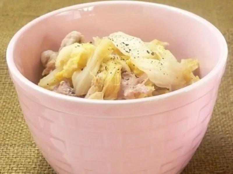 豚こまと白菜の蒸し煮レシピ……塩バター味で旨味たっぷり！ #AllAbout|All About 料理レシピさん