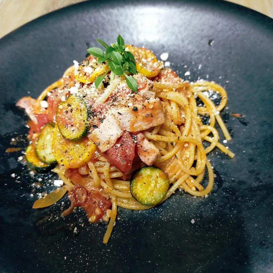 ズッキーニとトマト🍅のpasta🍝|ファンメイ🌺さん