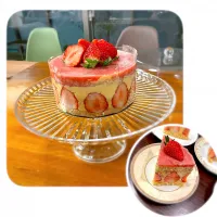 Snapdishの料理写真:はじめてのフレジェ🍓|Satomi Cafeさん