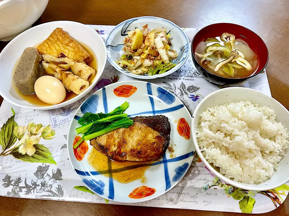 鰤のガーリック醤油バター焼きと🍢|okeiko🎶さん