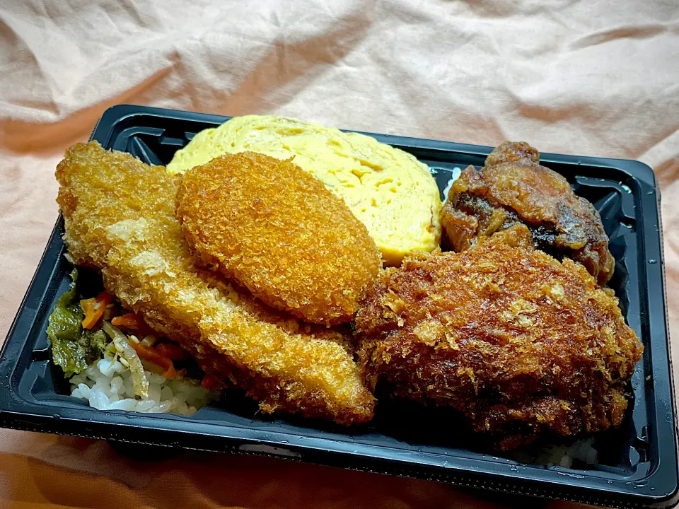 Snapdishの料理写真:フライミックス弁当|Noriyuki Saitoさん