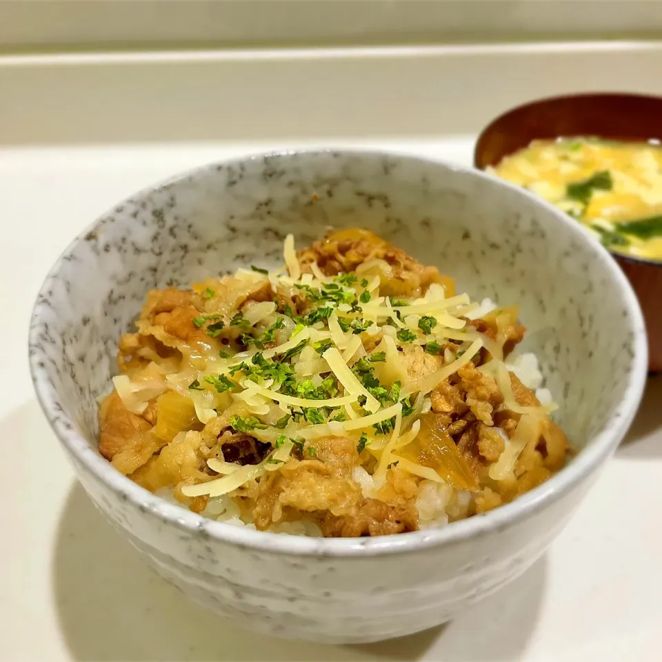 Snapdishの料理写真:玄米シュレッドでチーズ牛丼|はるさん