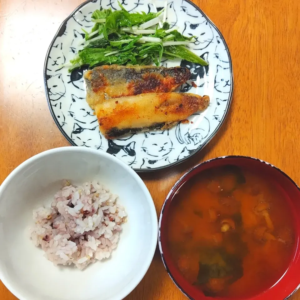 Snapdishの料理写真:2023 1018　鰯の醤油ソテー　水菜のおひたし　なめことわかめのお味噌汁|いもこ。さん