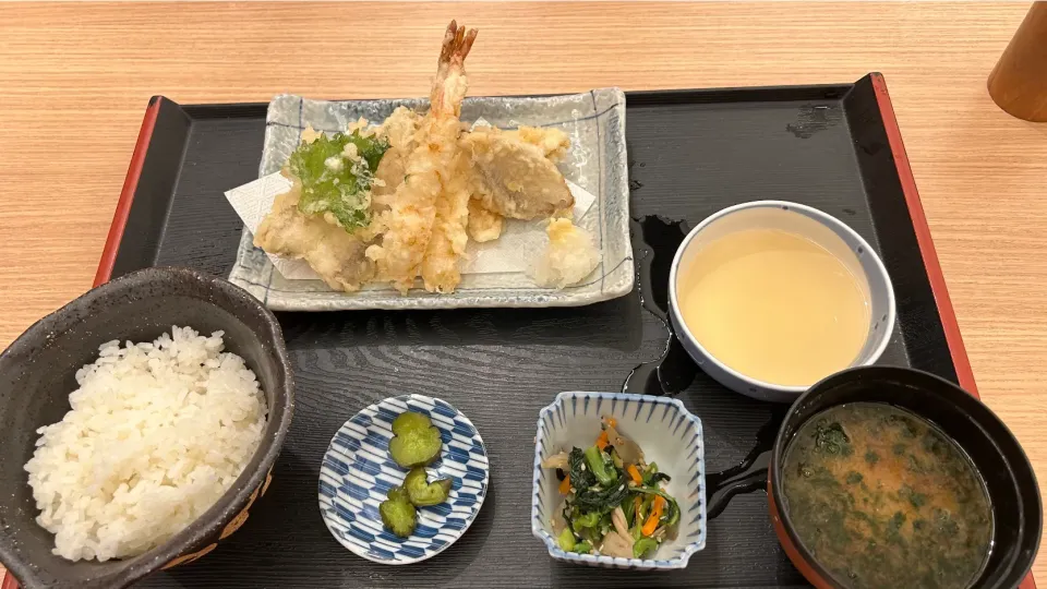 Snapdishの料理写真:牧原水産さんの仲買の天麩羅定食|Morito Kamiyaさん