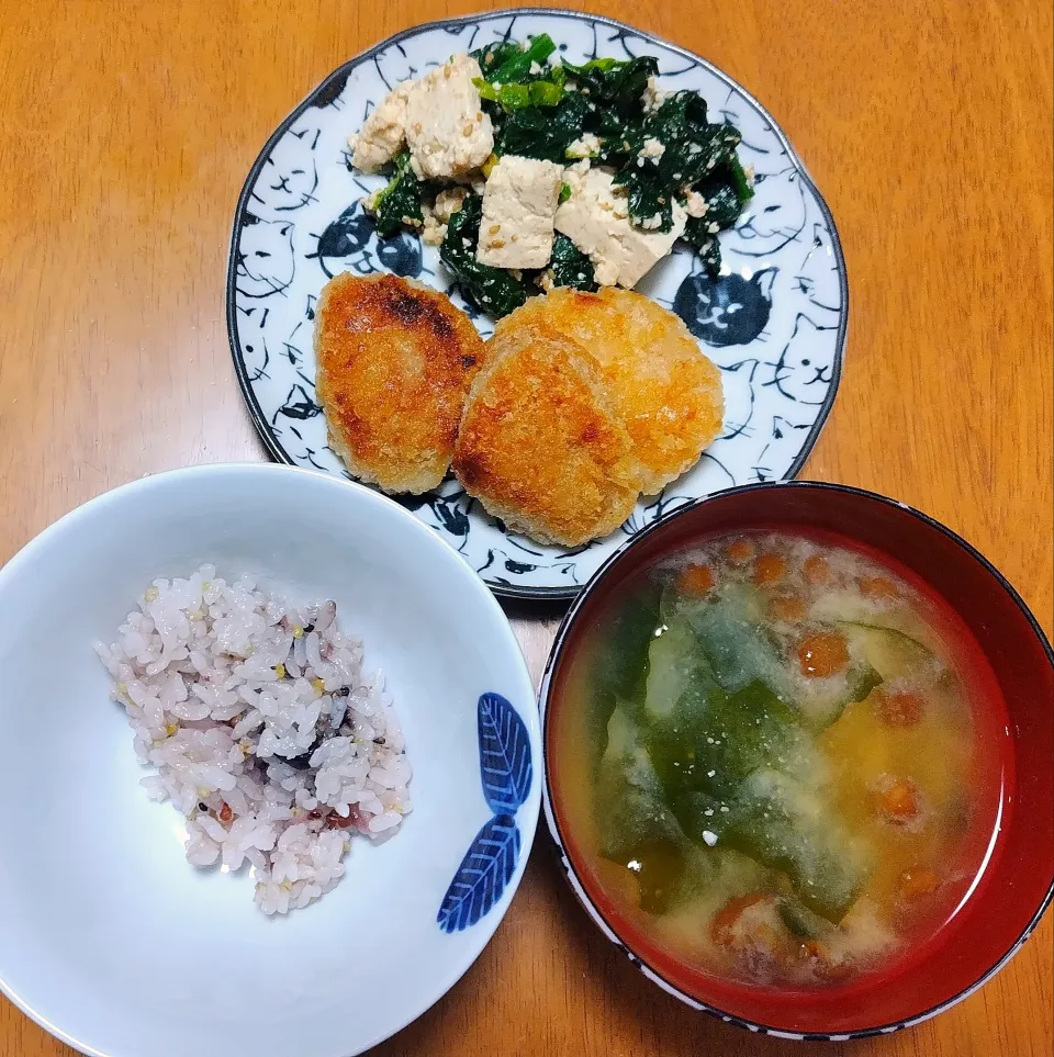 2024 0121　マグロの漬けカツ　ちぢみほうれん草と豆腐のごま和え　なめことわかめのお味噌汁|いもこ。さん