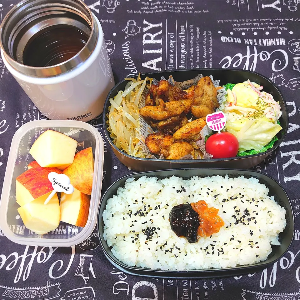 Snapdishの料理写真:ごはんですよと梅干しごはん＆鶏肉の旨だれ焼き弁当🍱|あっきさん