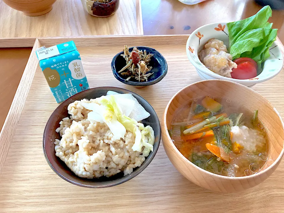 Snapdishの料理写真:大豆ミンチとエビ入り蓮根餅、お野菜たくさんお味噌汁、ナッツ入り田作り♡白菜の浅漬け♡発芽玄米ご飯♡乳酸菌プラス甘酒|さくたえさん