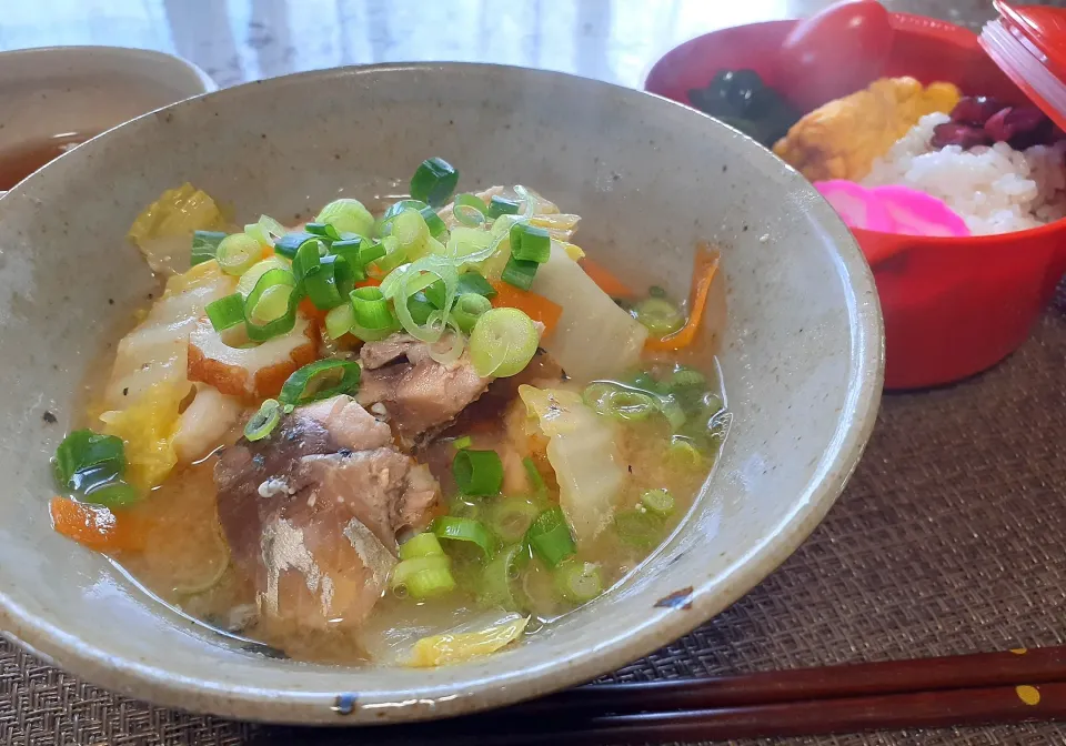 サバ缶と白菜の味噌汁🥫|びせんさん