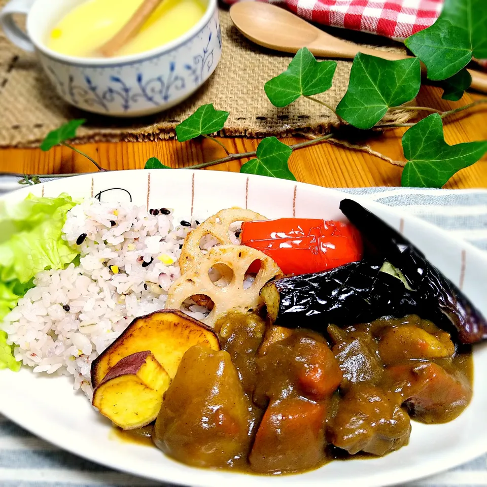 Snapdishの料理写真:もち麦入り十八穀ごはんでおひとりカレーランチ🍛|とまと🍅さん