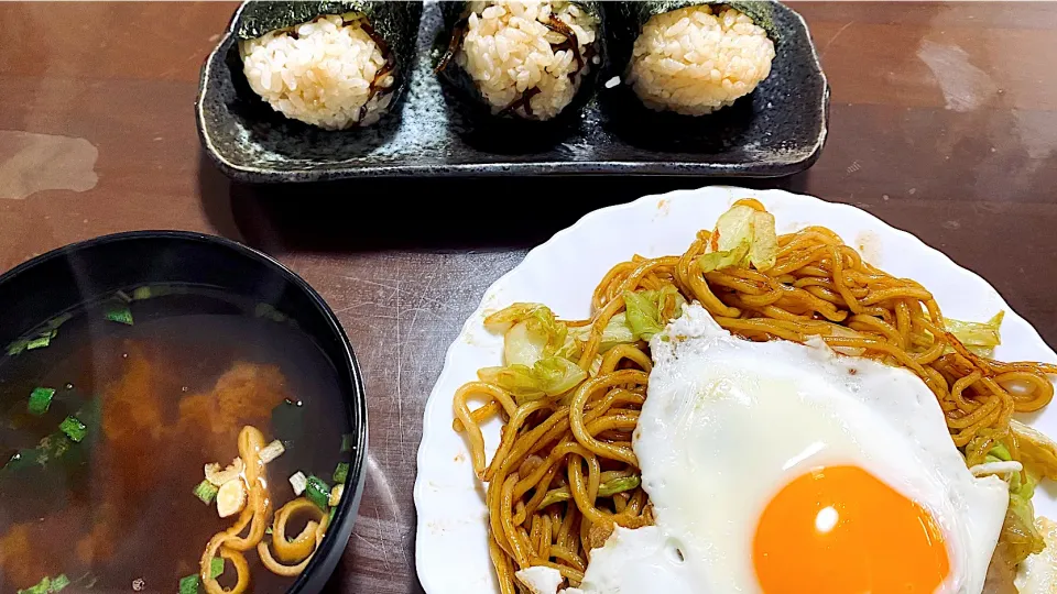 焼きそばと俵むすび|えーちゃんさん